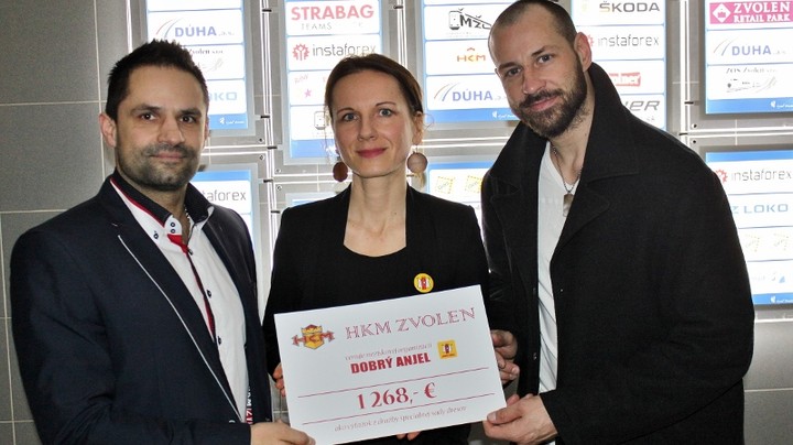 Prostriedky z dražby dresov odovzdané nadácii Dobrý anjel